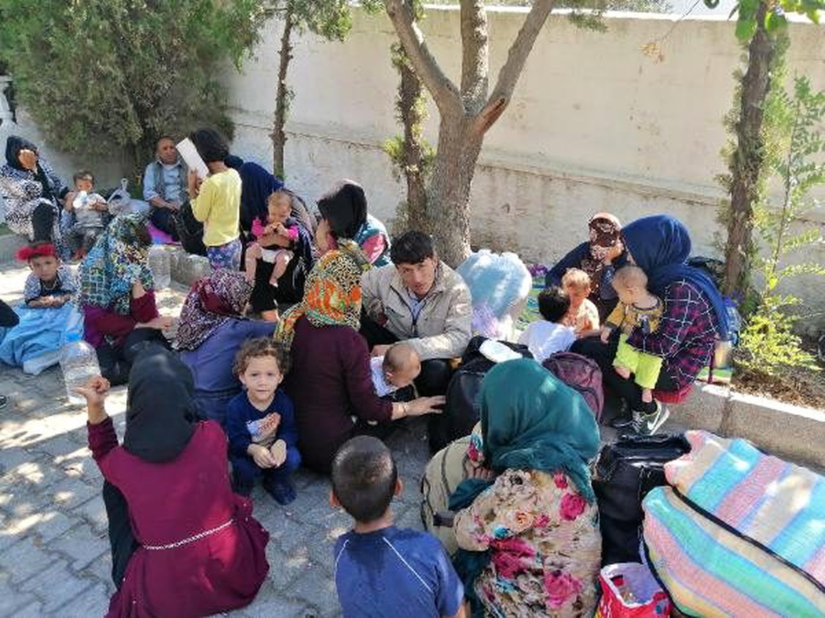 Çanakkale\'de 72 kaçak göçmen ile 2 organizatör yakalandı