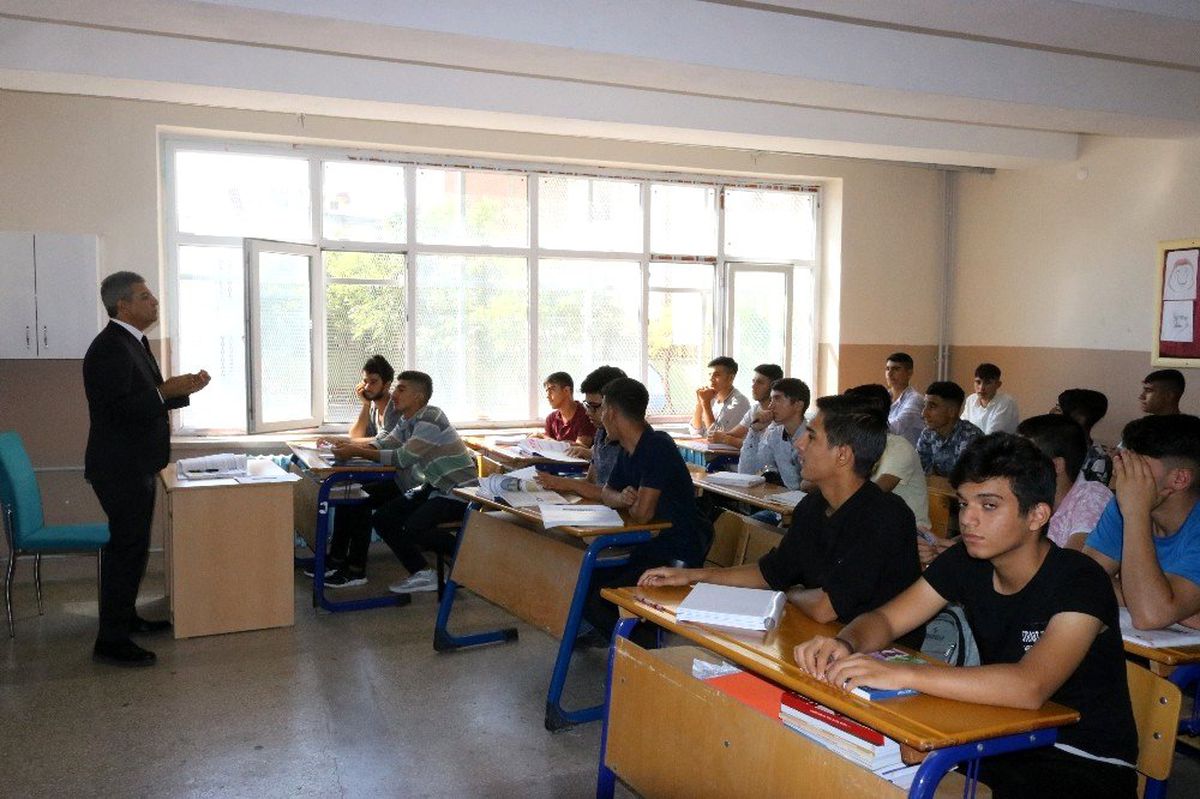 Diyarbakır\'da terörün kökü eğitimle kazınacak