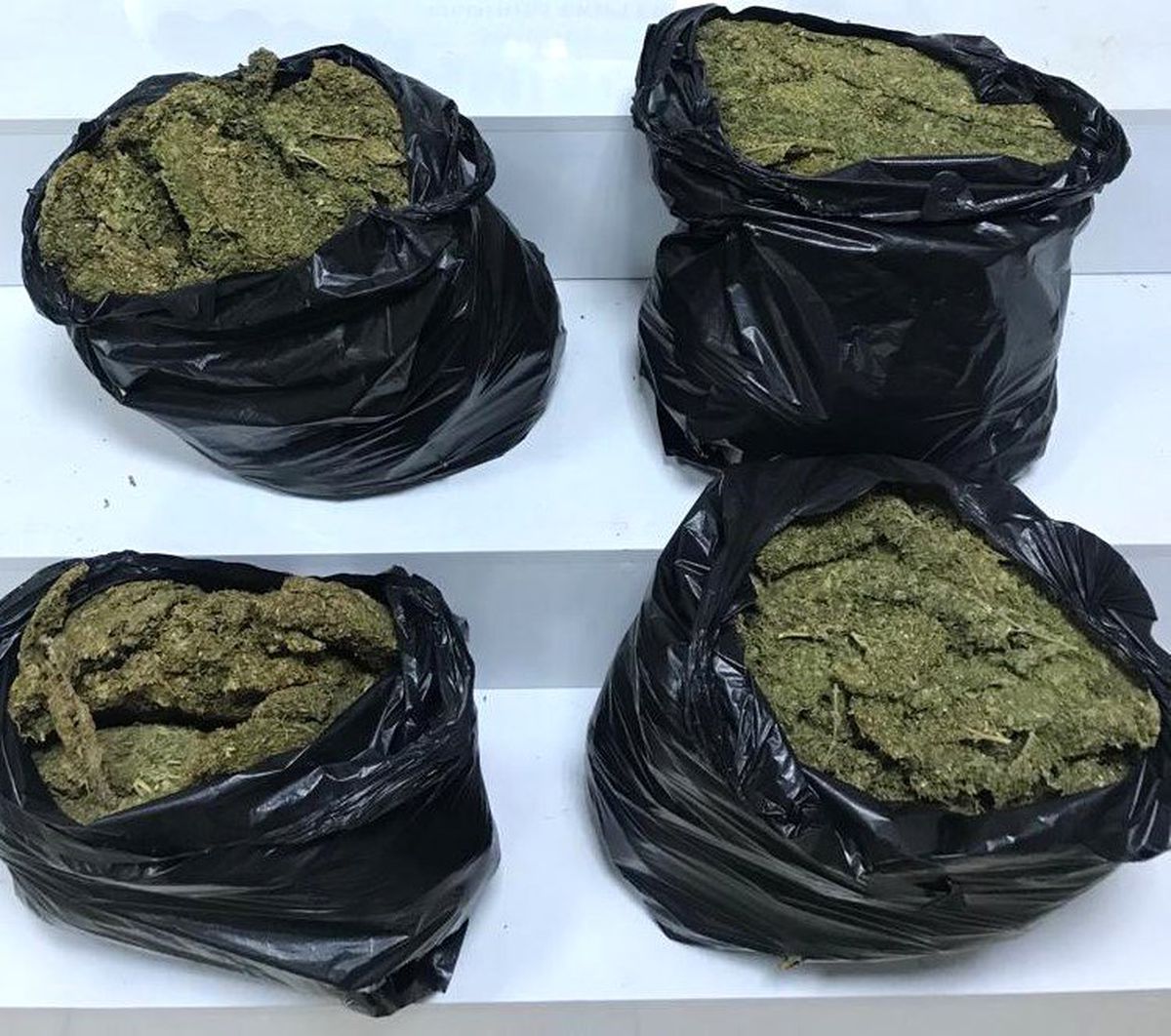 Durdurulan araçtan 25 kilo uyuşturucu çıktı