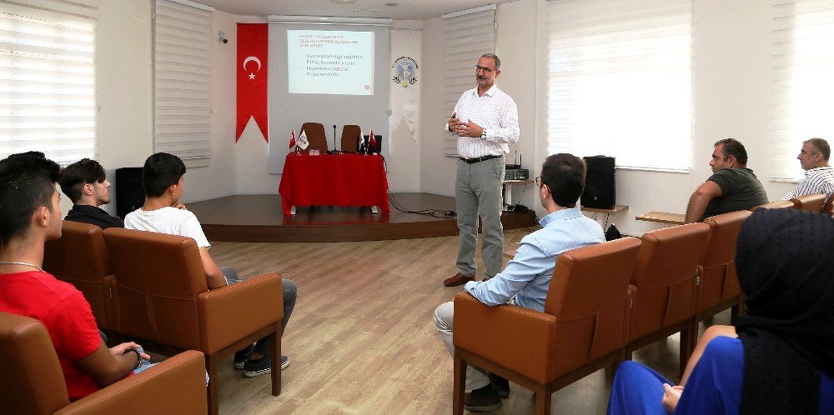 Efeler Belediyesi stajyerlerine iş sağlığı eğitimi