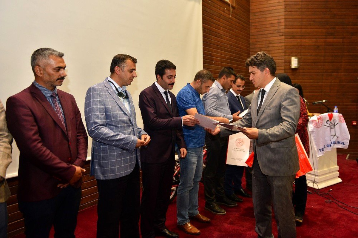 Elazığ\'da \' Beyaz Bayrak ve Beslenme Dostu Okul\' sertifika töreni
