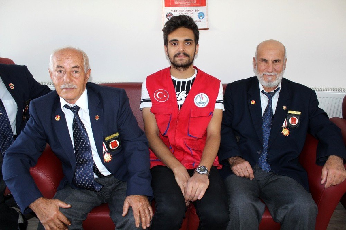 Erzincan\'da gençlerden gazilere ziyaret