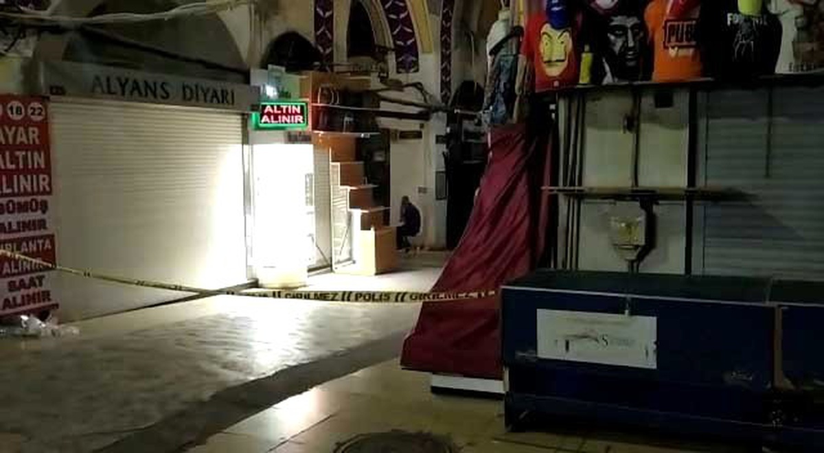 Fatih\'te bir kişi 8 kişilik kefen hazırladı, polis ekiplerini alarma geçirdi