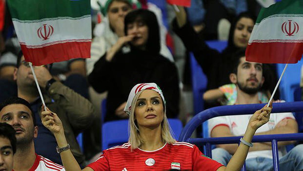FIFA\'dan İran\'a kadın taraftar baskısı