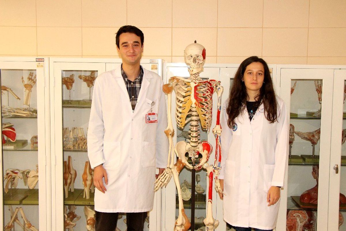 İki kardeş hastalara şifa dağıtacak
