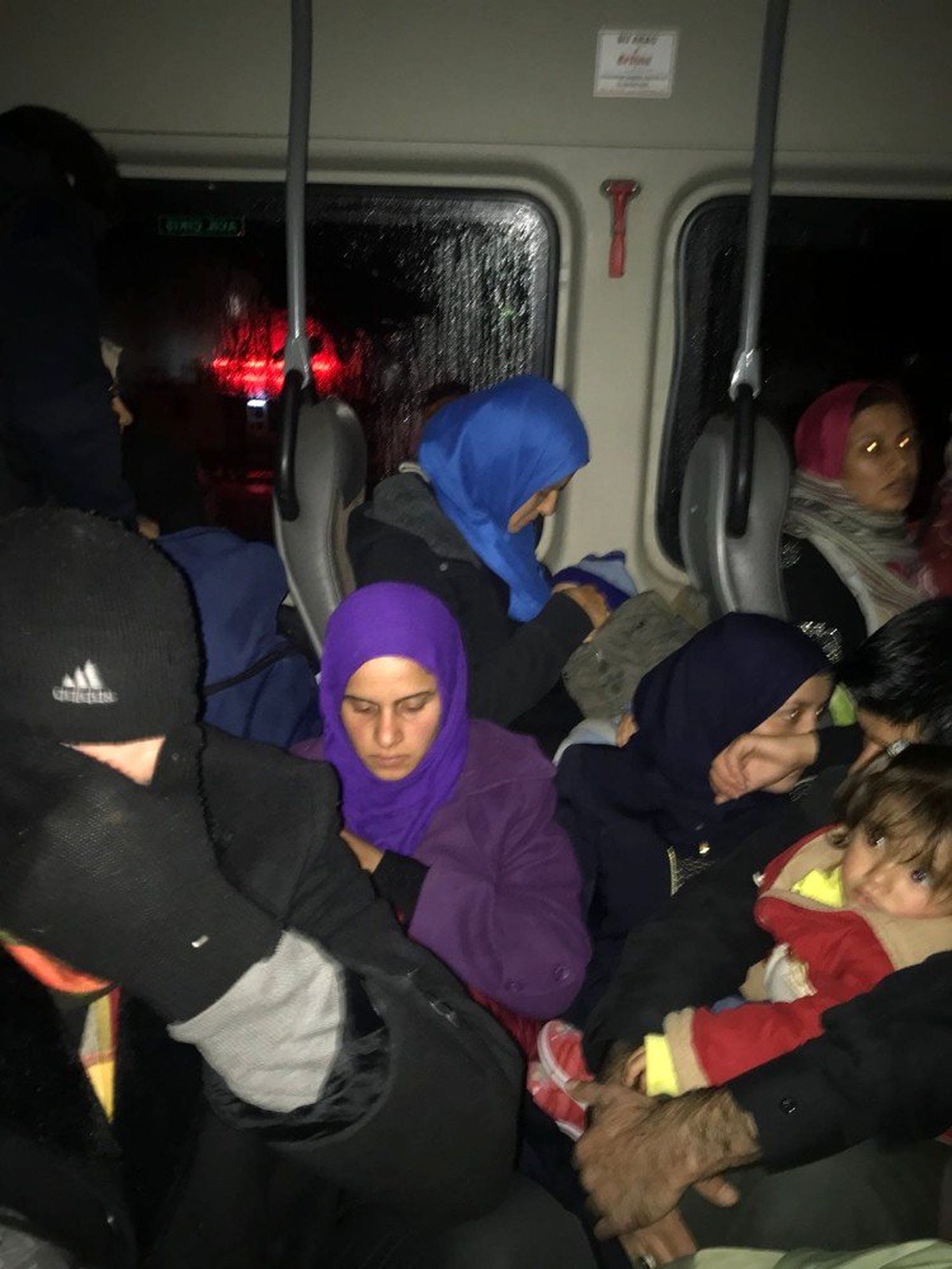 İzmir\'de insan kaçakçılarına darbe: 11 tutuklama