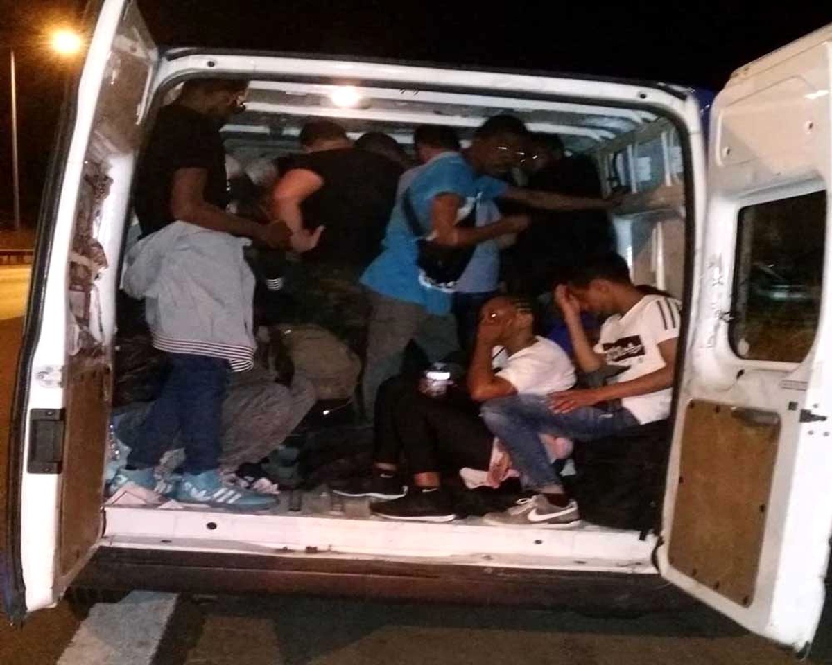 İzmir\'de insan kaçakçılarına darbe: 11 tutuklama