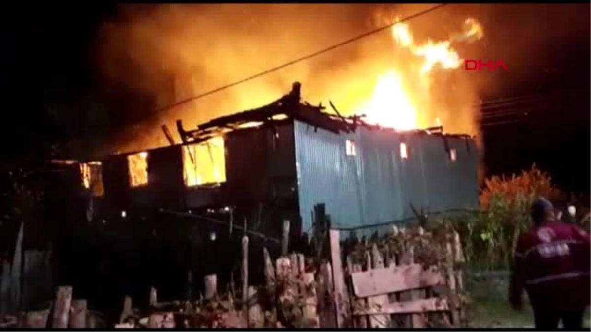 Karabük\'te kardeşlere ait 2 katlı ev yandı
