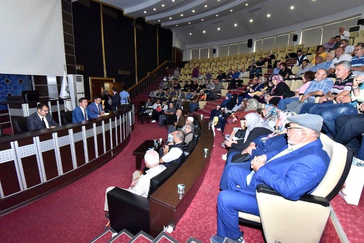 Karatay\'da söz meclisleri sürüyor
