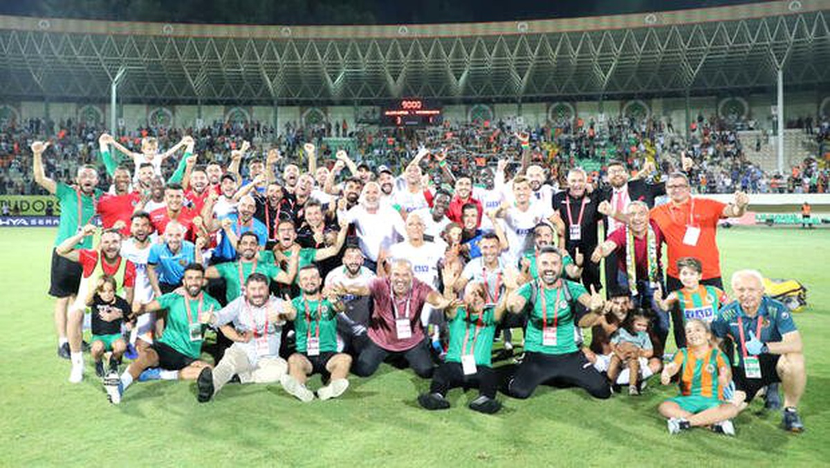 Kayyumun eşiğinden Süper Lig liderliğine! Alanya\'da herkes mutlu...