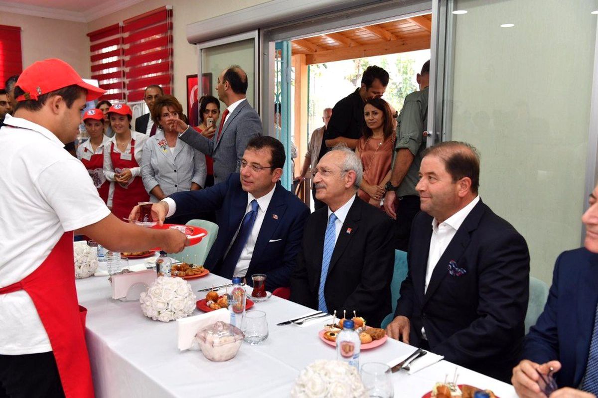 Kılıçdaroğlu Maltepe\'de çocuklarla deney yaptı