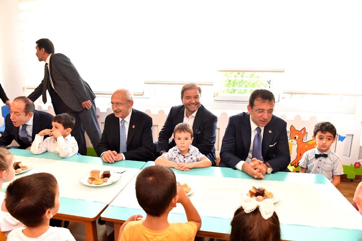 Kılıçdaroğlu Maltepe\'de çocuklarla deney yaptı
