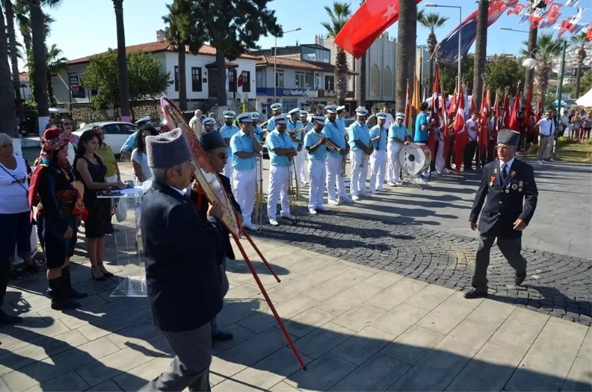 Kuşadası\'nda Gaziler Günü kutlaması