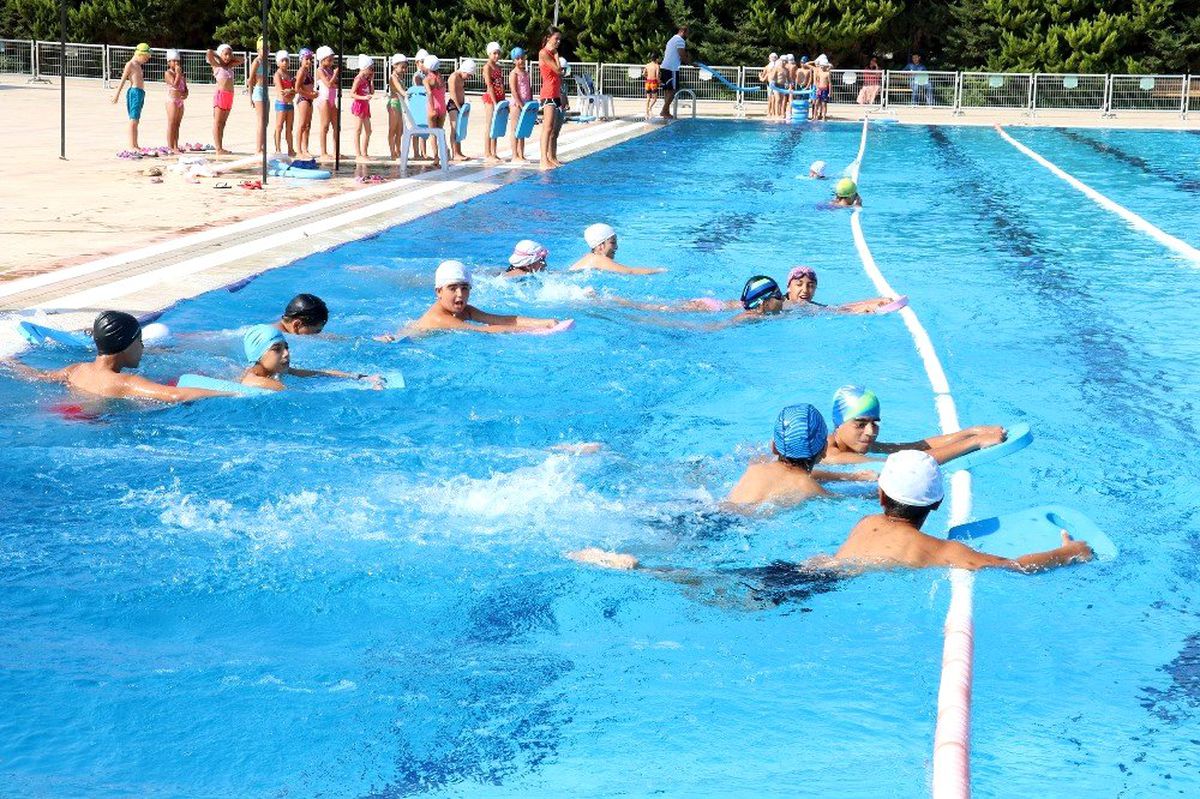 Mersin\'de geleceğin yüzücüleri yetişiyor