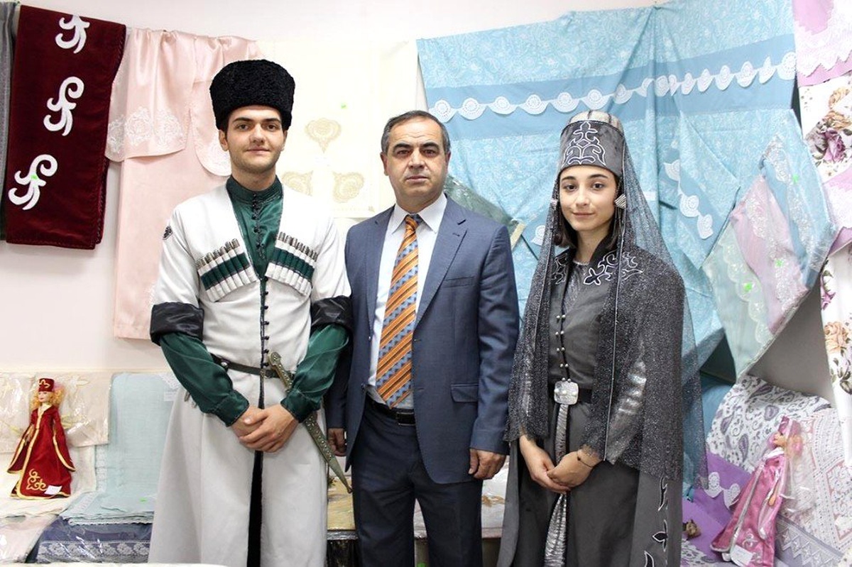 Öğrencilere burs vermek için kermes düzenlediler