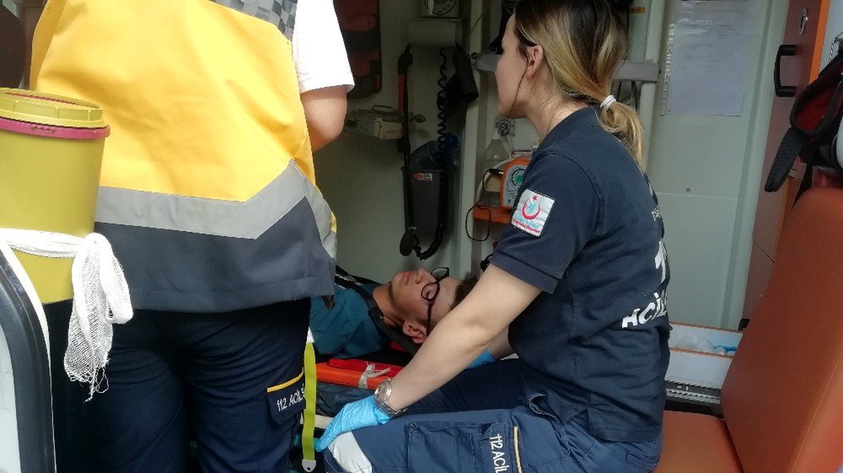 Özel öğrencileri taşıyan servis ile otomobil çarpıştı: 4 yaralı