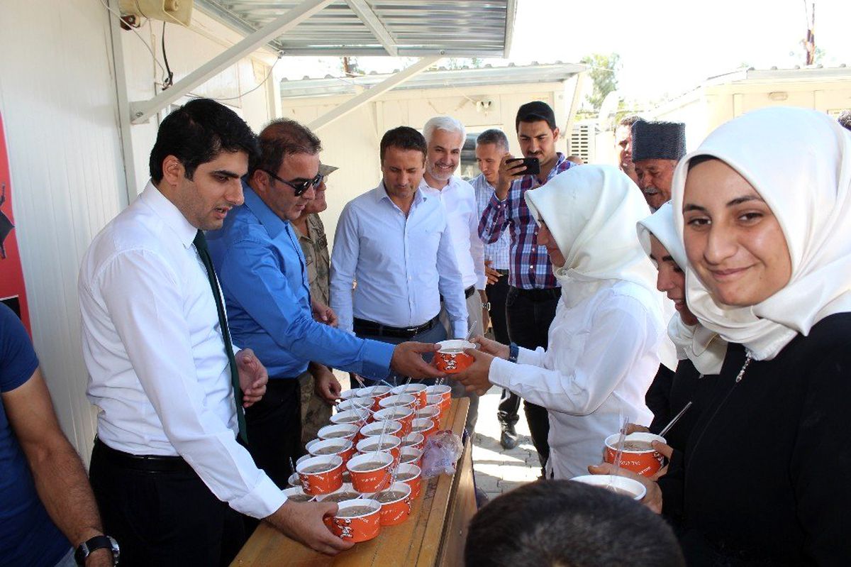 Samsat\'ta öğrenciler aşure programı düzenledi