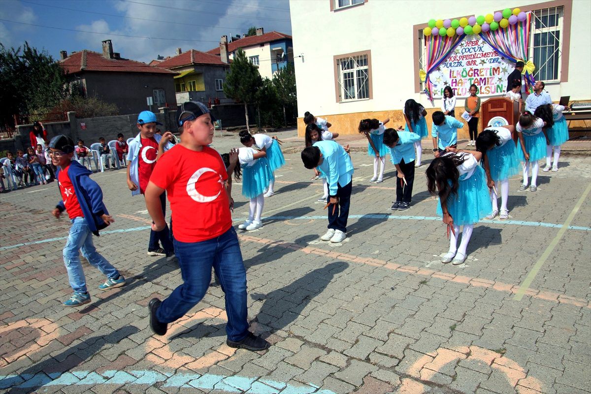 Şarkışla\'da İlköğretim Haftası kutlamaları