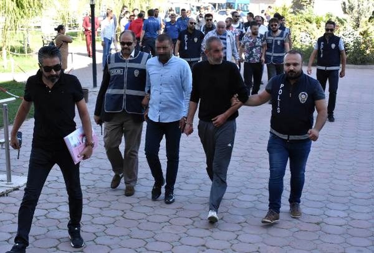 Sivas\'ta silahlı kavganın 7 şüphelisi adliyede