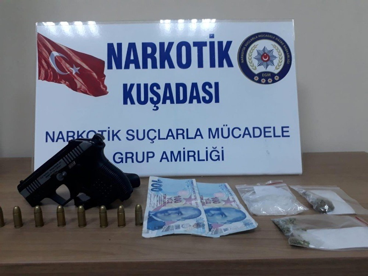 Şüpheli motosiklet sürücüsünün üzerinden her şey çıktı