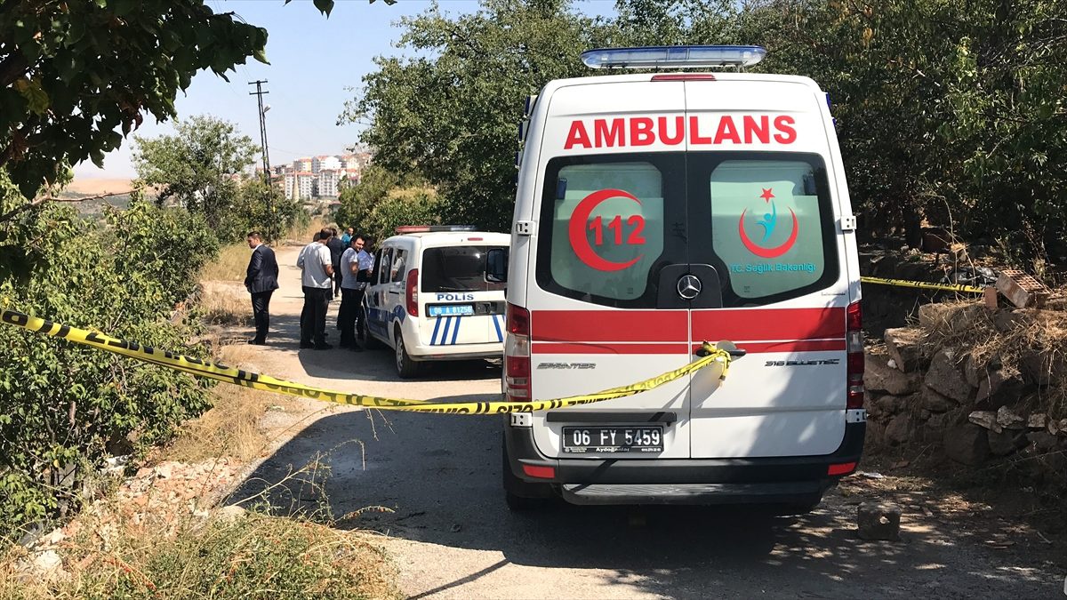 Tartıştığı eşini bıçaklayarak öldürdü