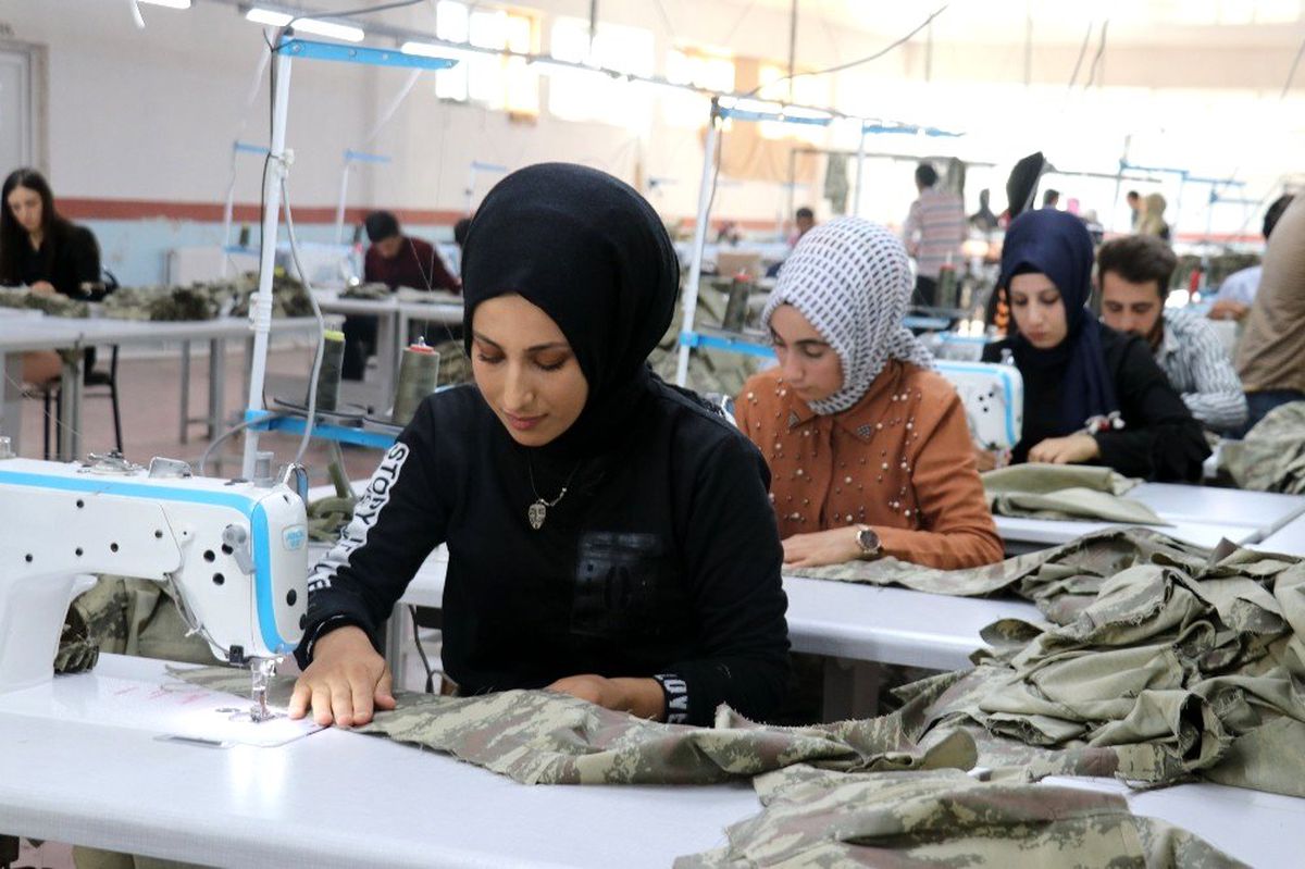 Tekstil fabrikasına dönüştürülen cezaevi 150 kişiye ekmek kapısı oldu