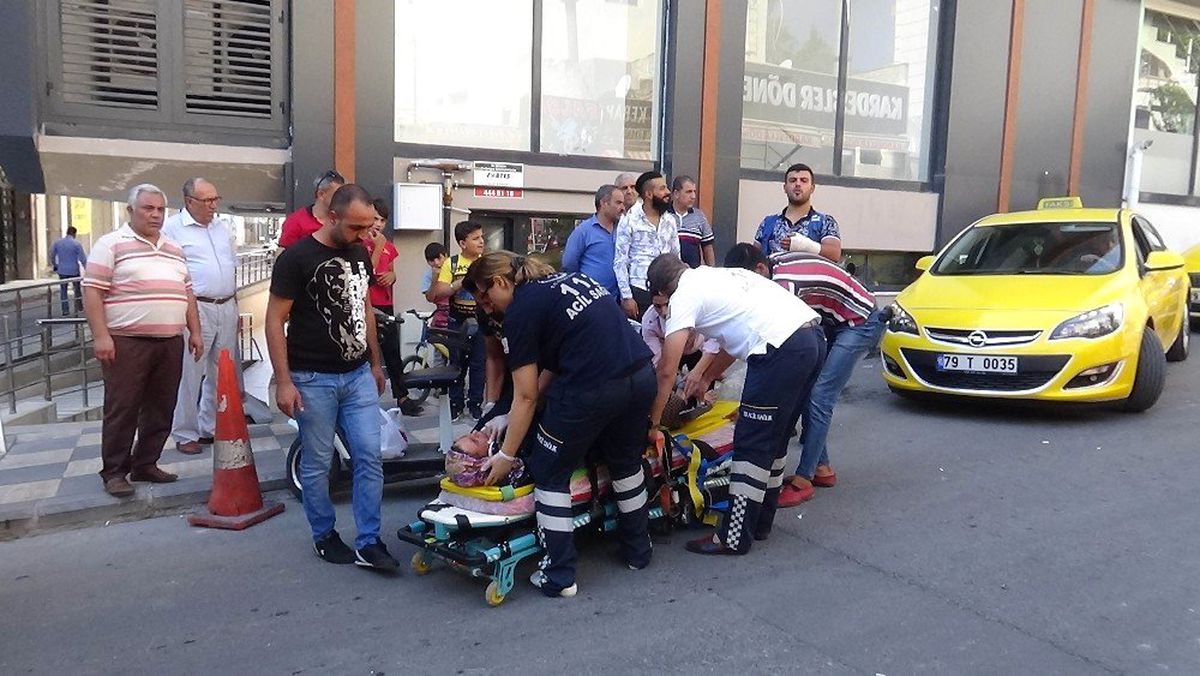 Trafik kazasında engelli kadın yaralandı