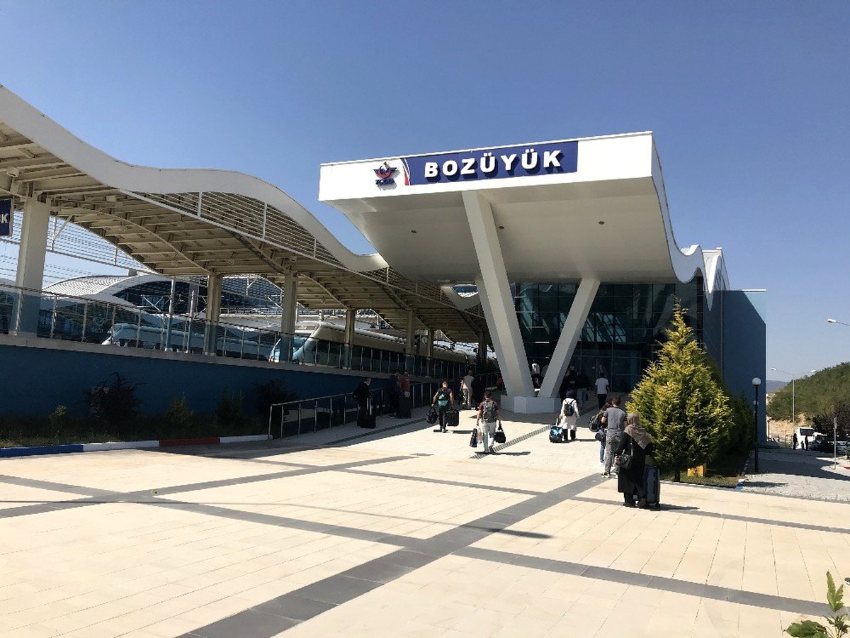 Tren seferleri otobüslerle aktarmalı olarak yapılabildi