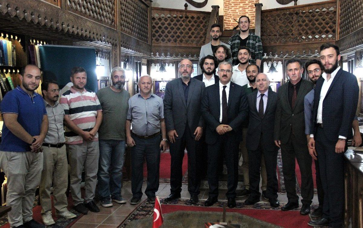 Vali Toraman, KİHMED Başkanı Mustafa Önsay\'ı ziyaret etti