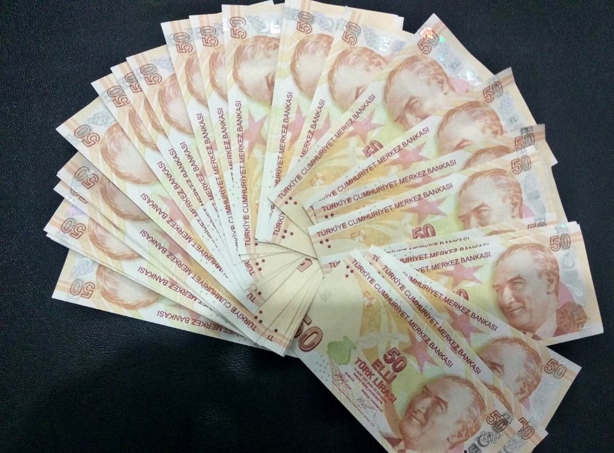 Vatandaşlar ihbar etti, şüpheliler 32 adet sahte 50 TL ile yakalandı
