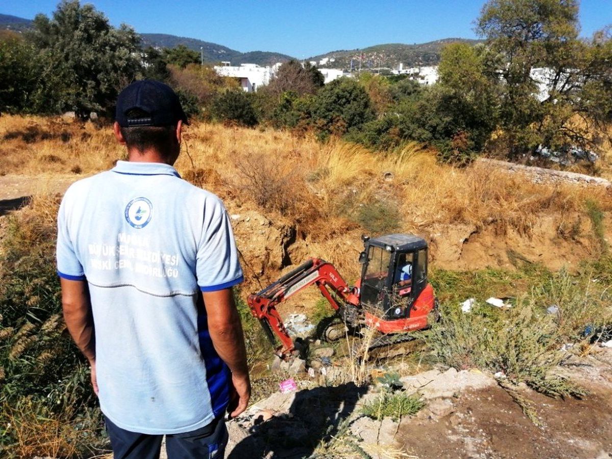 Yağışlar öncesi dere yatakları temizleniyor