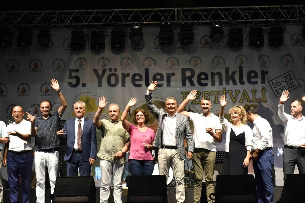 Yöreler Renkler\'de halaylar durmadı