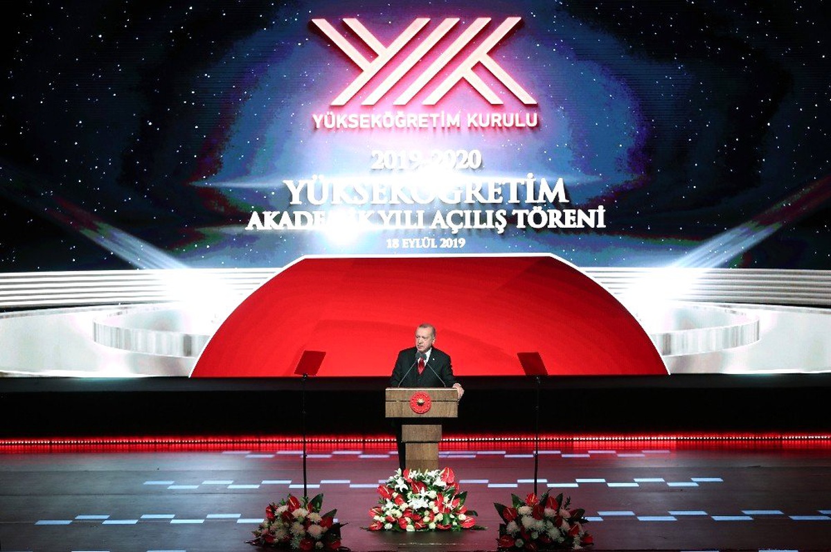 Yükseköğretimde yeni akademik yıl düzenlenen törenle başladı