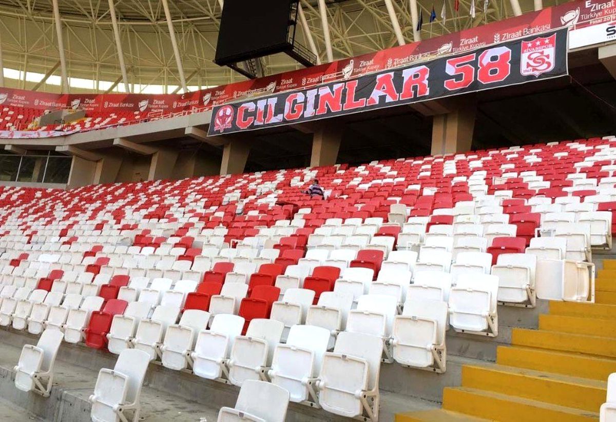 4 Eylül Stadyumu\'ndaki kırık koltuklar yenileniyor