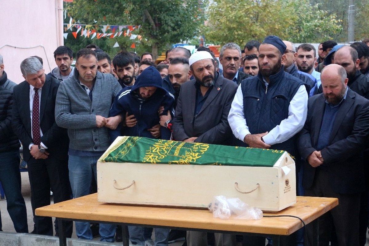 6. kattan düşerek ölen Mehmet bebek toprağa verildi