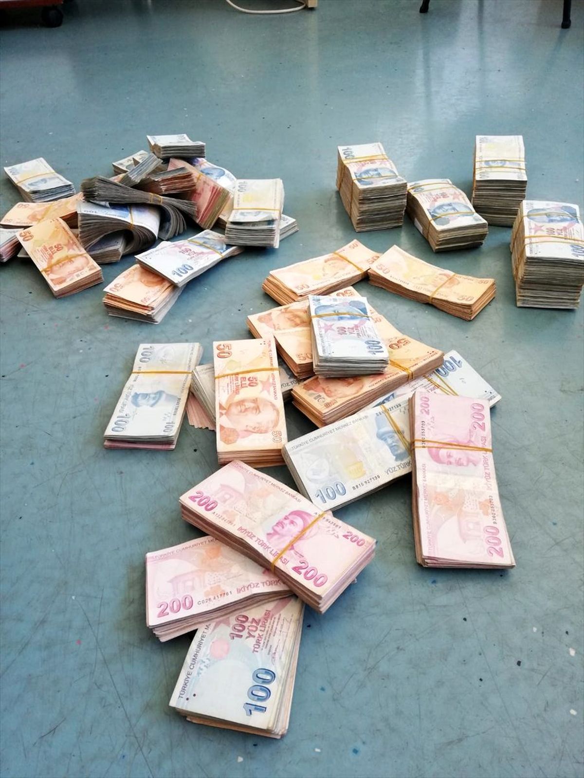 Adana merkezli 3 ilde yasa dışı bahis operasyonu
