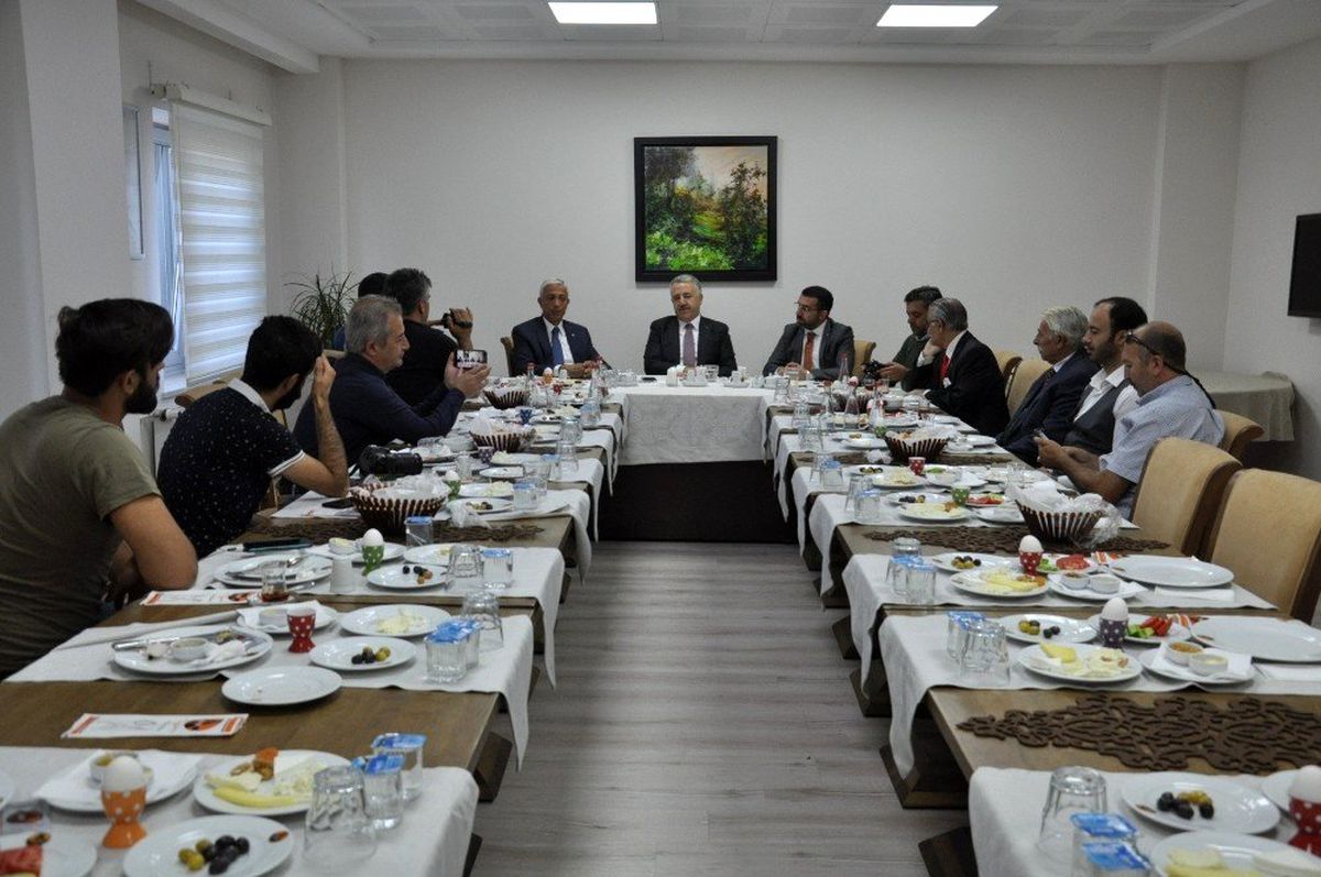 AK Parti Kars milletvekilleri basınla buluştu
