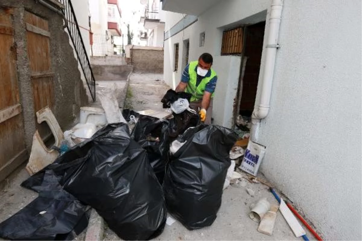 Ankara\'da 2 evden 45 ton çöp çıktı
