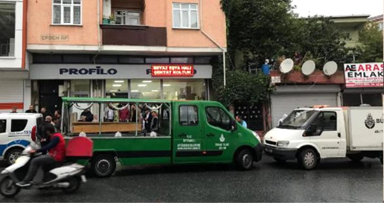 Arnavutköy\'de aile katliamı: Anne, baba ve iki kardeşini öldürdü