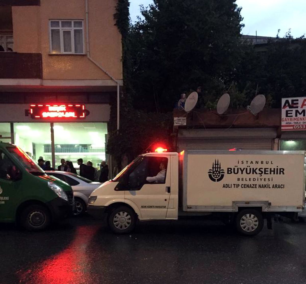 Arnavutköy\'de bir evde dehşet: 4 ölü