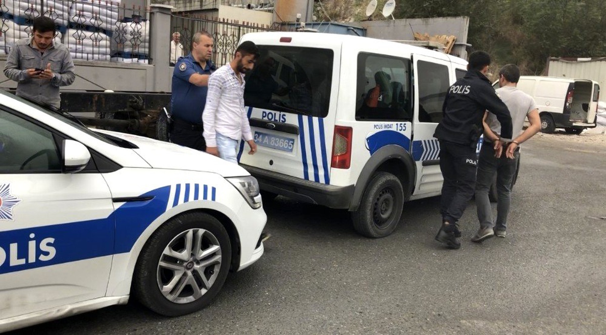 Ayaklarından vurulan hırsızlık zanlısının yakınları iş yerini bastı