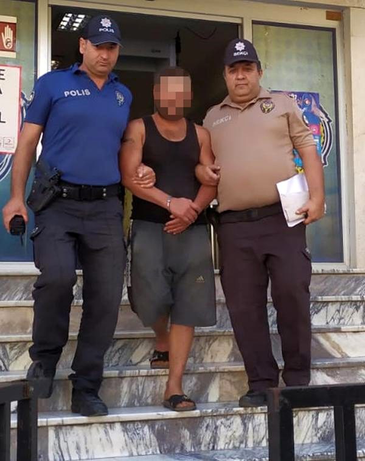 Bahçeden 900 kilo kuru inciri çalan bekçi çıktı