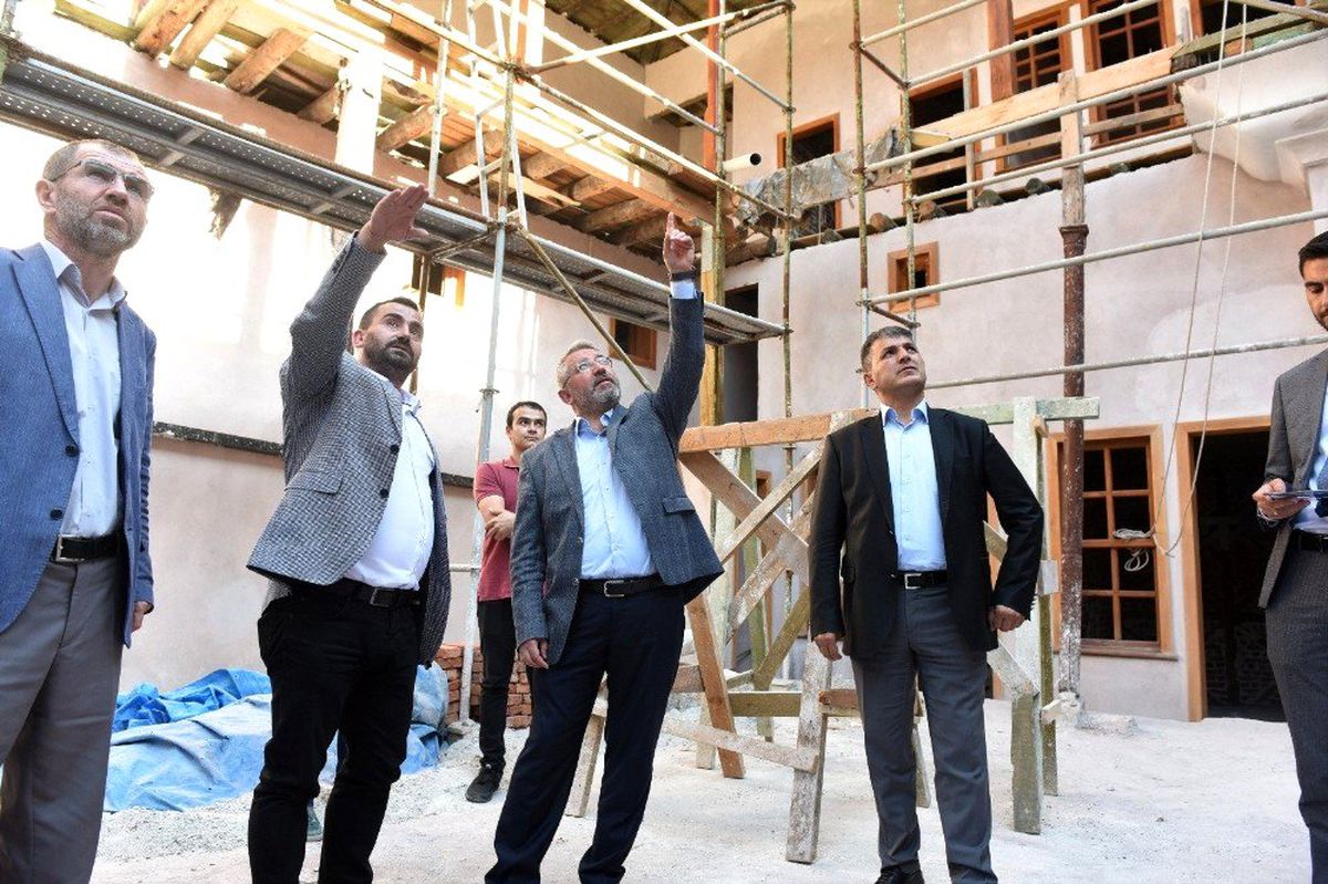 Başkan Aşgın Velipaşa Hanını inceledi