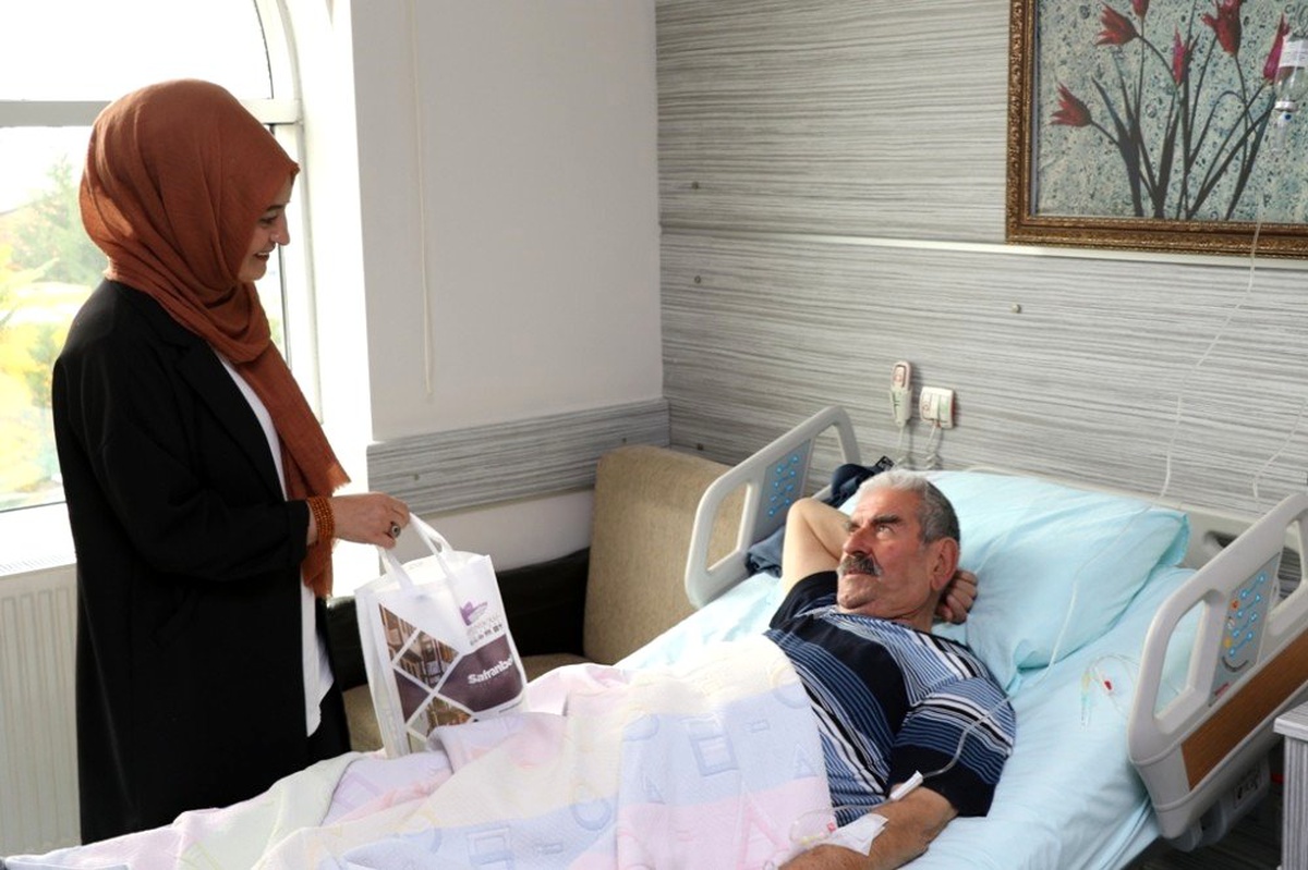 Belediye personelinden hastalara ziyaret