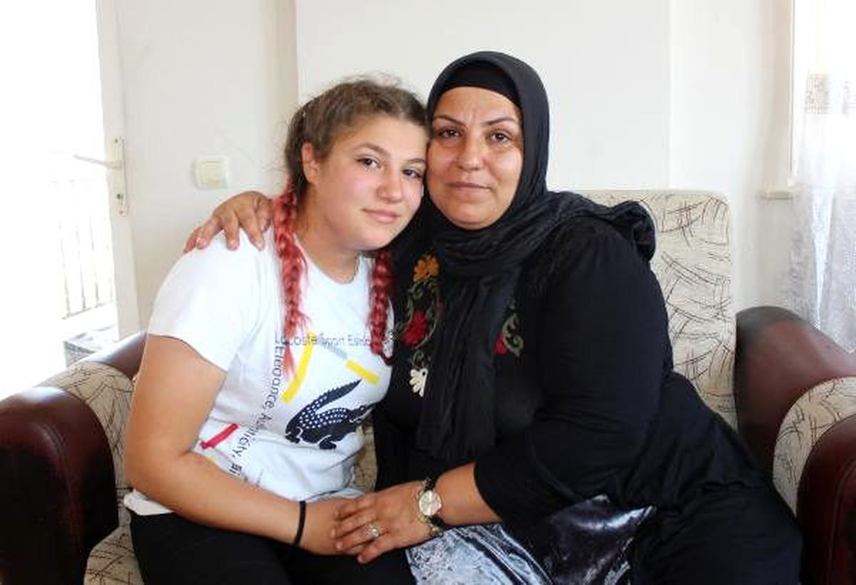 Bir hafta önce evden kaçan derya ailesine kavuştu