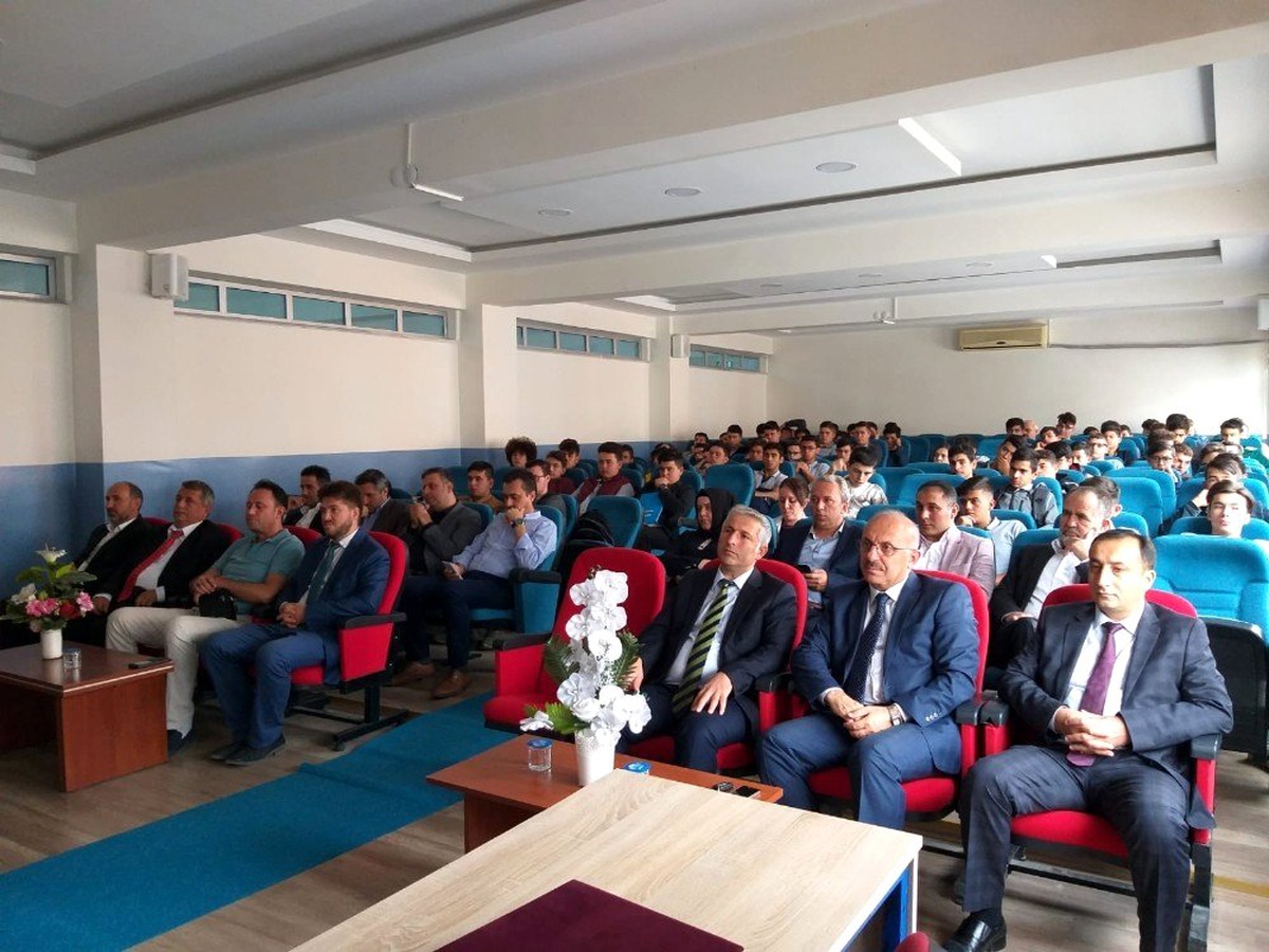 Bozüyük\'te \'Ahilik ve meslek ahlakı\' konulu konferans