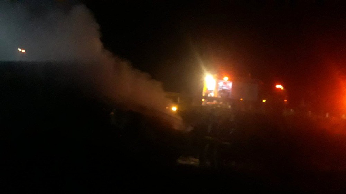 Denizli\'de iş makinesine tır arkadan çarptı: 2 yaralı