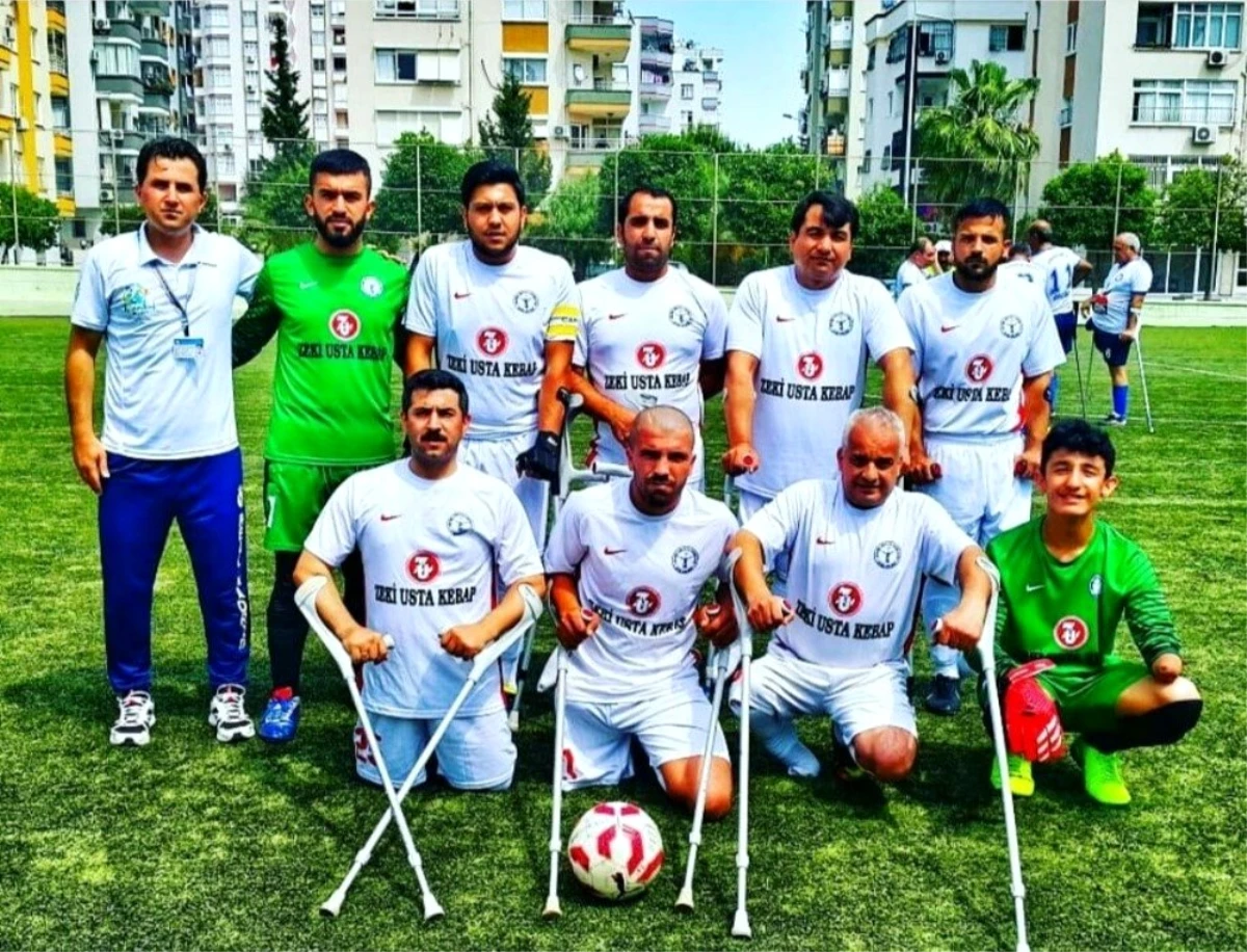 Dünya Barış Günü\'nde tarihi Taşköprü\'de futbol müsabakası