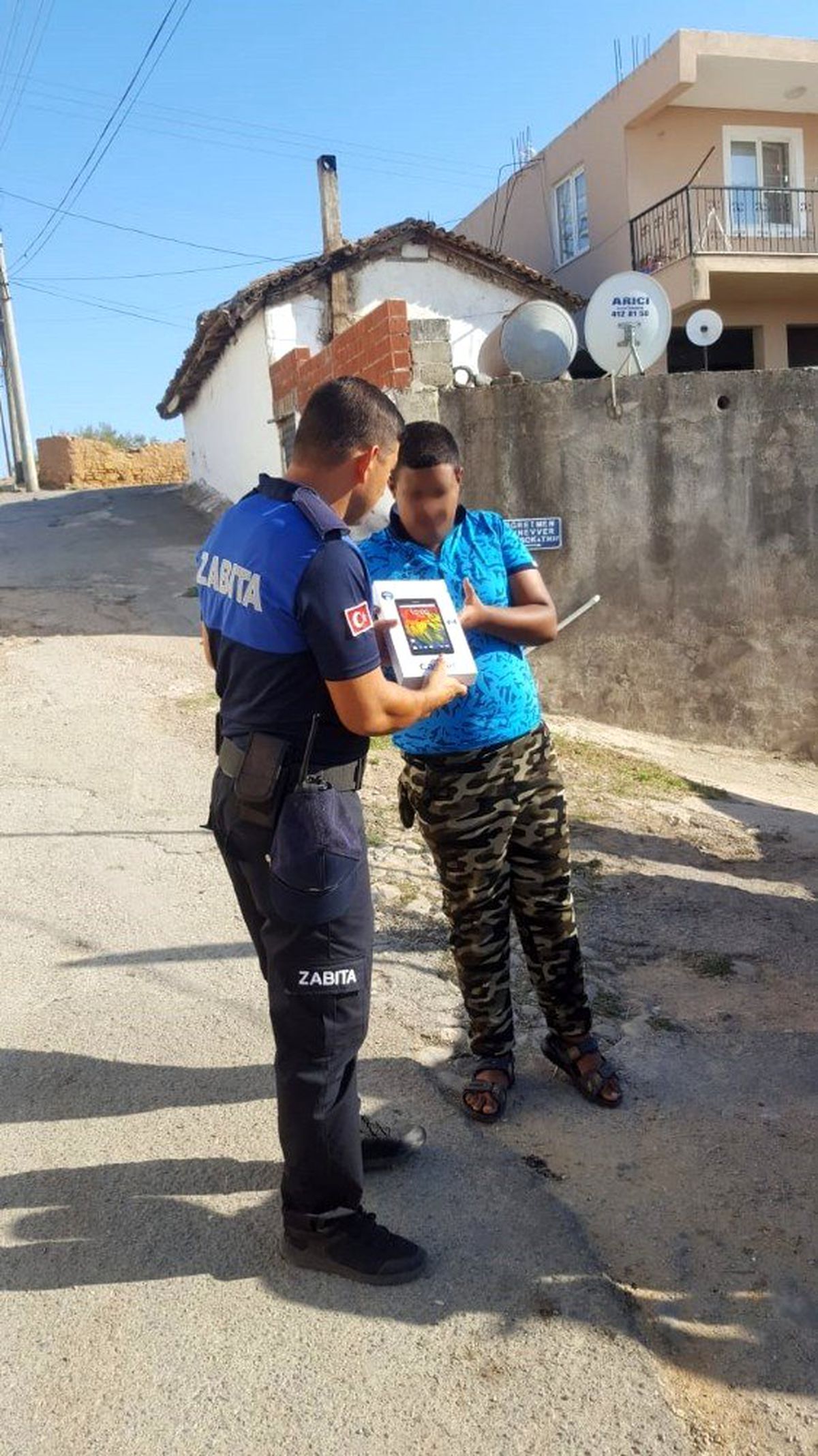 Engelli Emirhan kayıp tabletine kavuştu