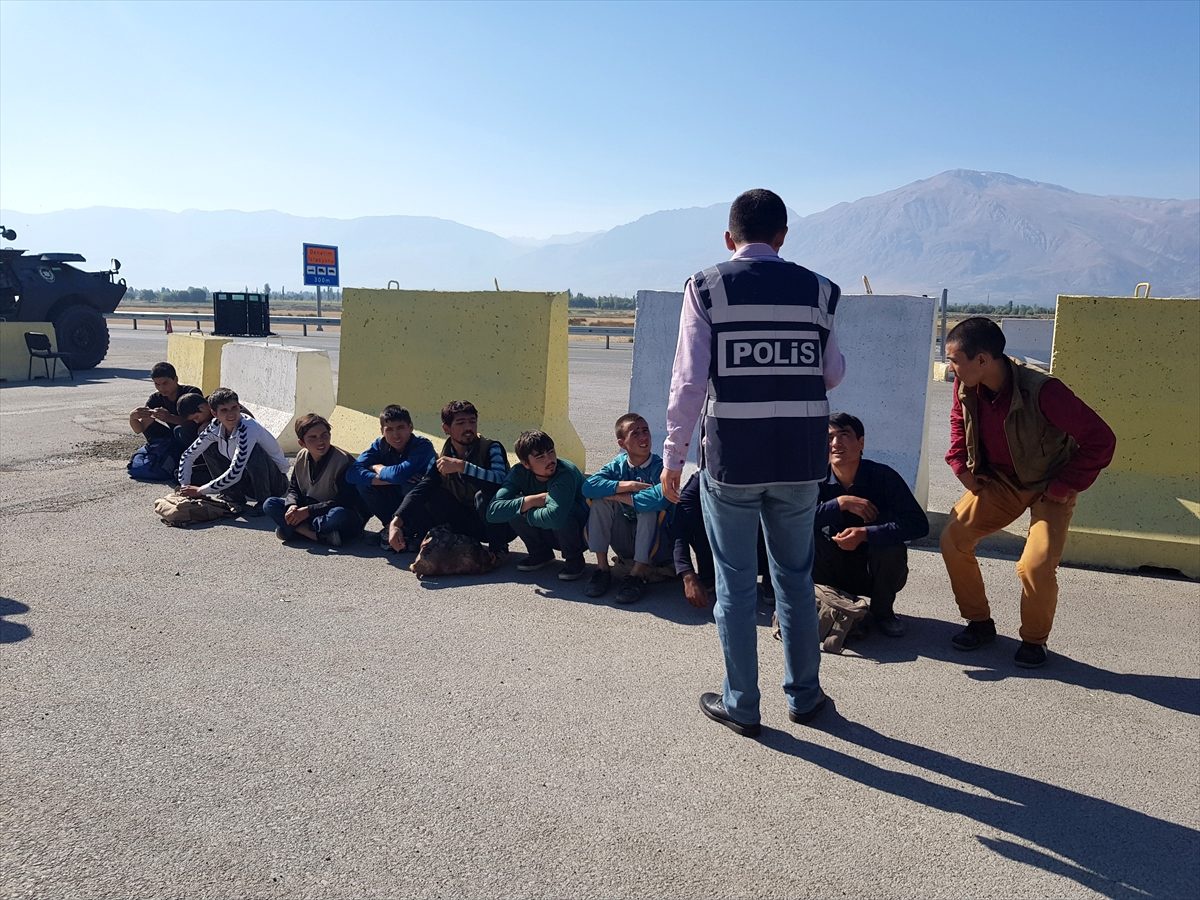 Erzincan\'da 11 düzensiz göçmen yakalandı